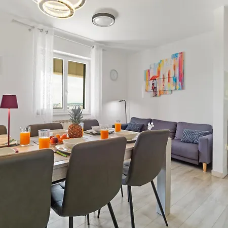 Nat Apartment *